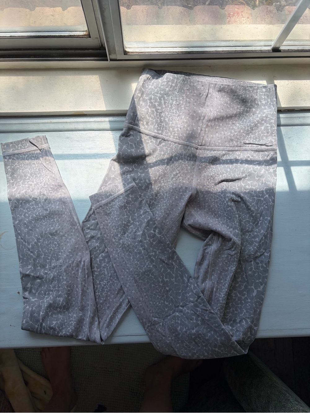 Lululemon High rise Leggings in Light Gray Print (limited edition)